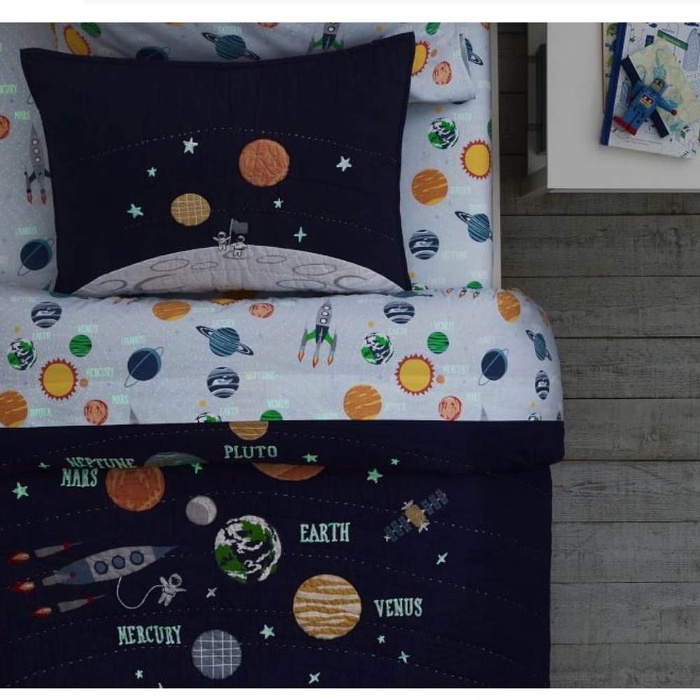 Crate&Barrel Cosmic Adventure Quilt - Navy and Orange